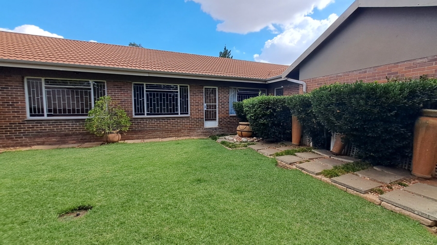 5 Bedroom Property for Sale in Fichardt Park Free State